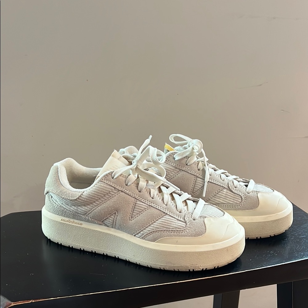 New Balance Women's Light Gray Sneakers